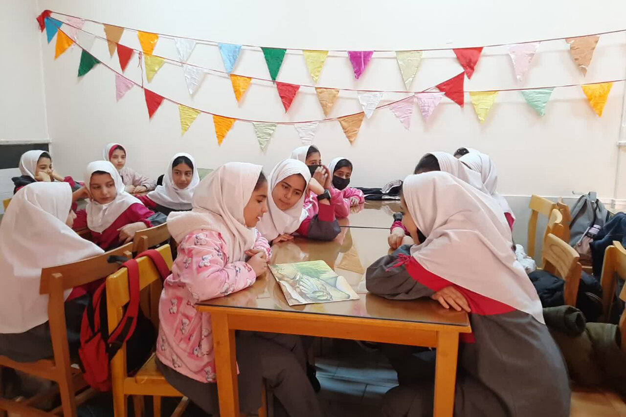 خلاقیت، مطالعه و قصه‌های انقلاب در کتابخانه‌های استان مرکزی