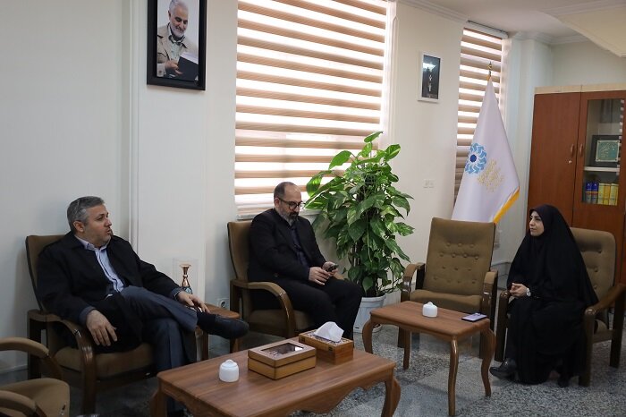 مدیران حوزه کتاب و نشر کشور از کتابخانه مرکزی ارومیه بازدید کردند