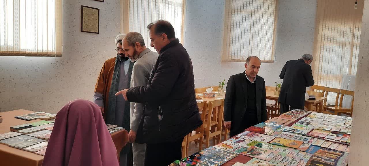 اهداء ۱۱۰ جلد کتاب توسط خیّر نیکاندیش به کتابخانه آوینی کوهپایه