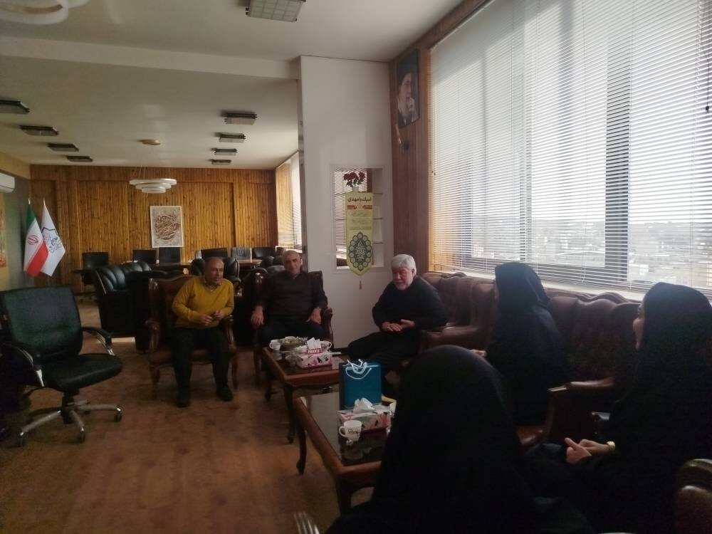 توسعه خدمات کتابخانه‌ای و جذب مشارکت خیّرین در دیدار با مسئولان ازنا