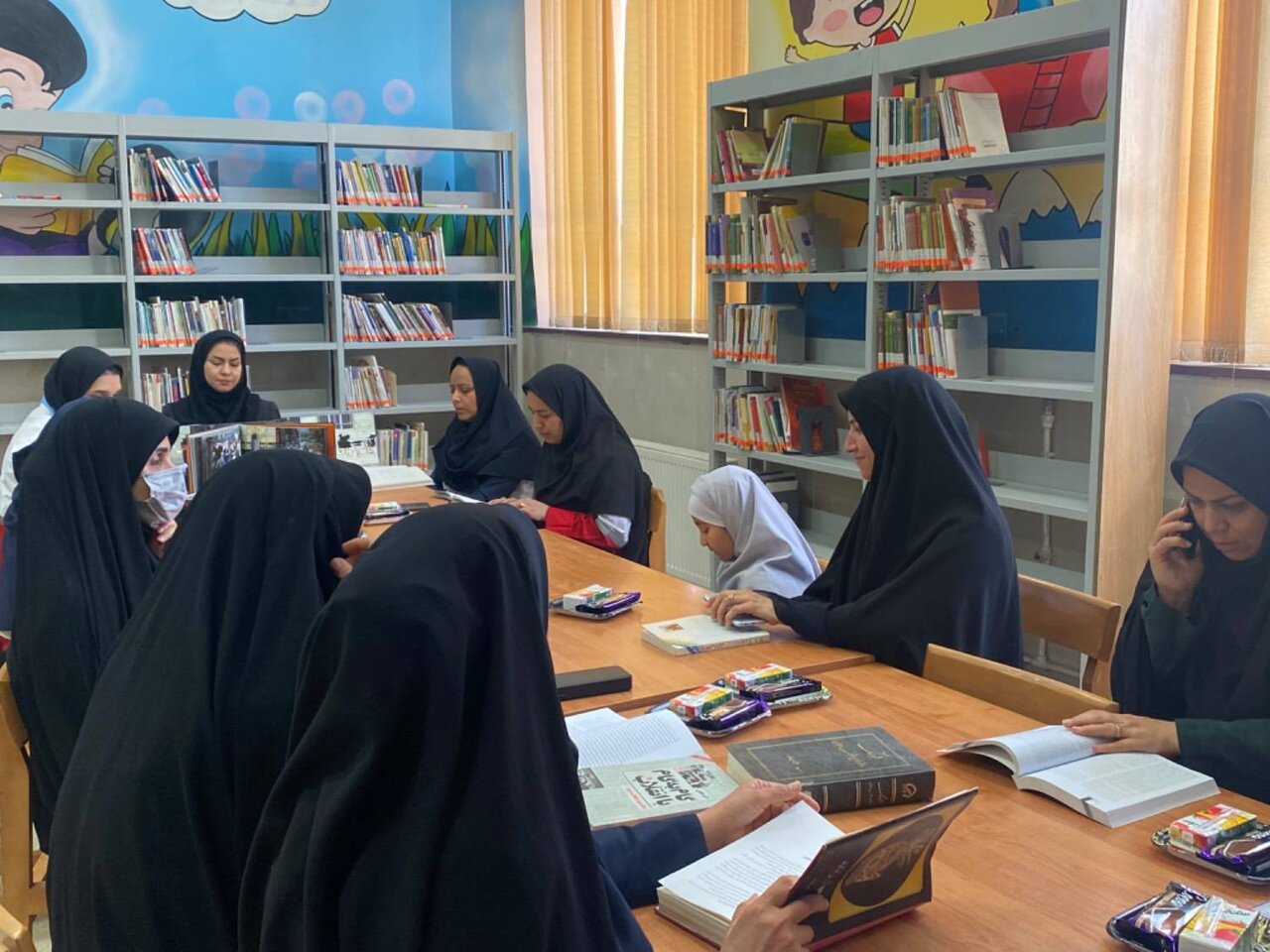 از «طرح خاتم» تا جشن کتاب؛ فعالیت‌های فرهنگی بانوان و نوجوانان در کتابخانه‌های عمومی خراسان رضوی