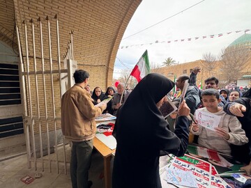 حضور کتابداران سراسر استان یزد در راهپیمایی ۲۲ بهمن‌ماه