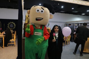 روز اول غرفه اداره‌کل کتابخانه‌های عمومی استان خراسان ‌رضوی در نمایشگاه قرآن و عترت