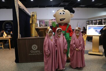 روز اول غرفه اداره‌کل کتابخانه‌های عمومی استان خراسان ‌رضوی در نمایشگاه قرآن و عترت