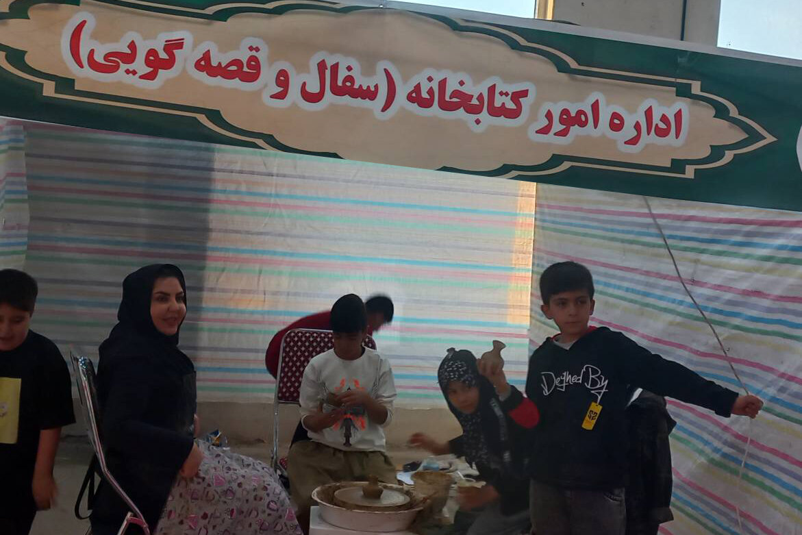 کلاس آموزشی سفالگری با استقبال چشمگیر بازدیدکنندگان ایلامی برگزار شد