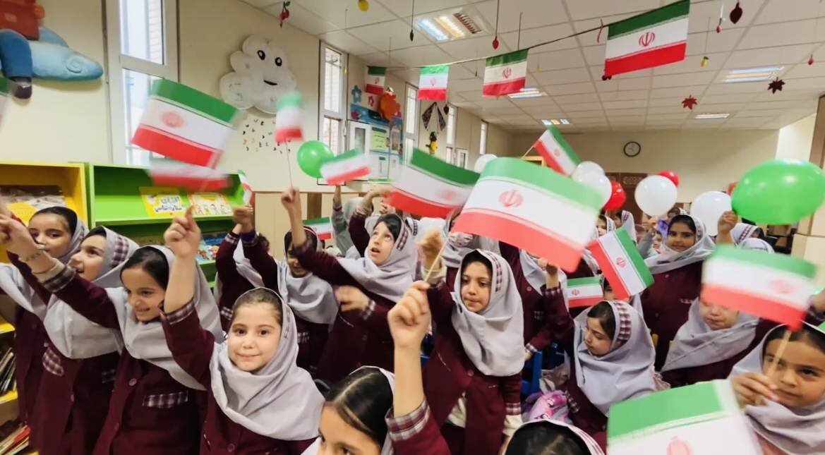 جشن پرنشاط دهه فجر درکتابخانه عمومی وحدت ابهر برگزار شد