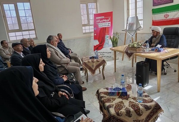 سفیددشت از «اولین معلم شهر» رونمایی کرد