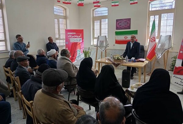 سفیددشت از «اولین معلم شهر» رونمایی کرد