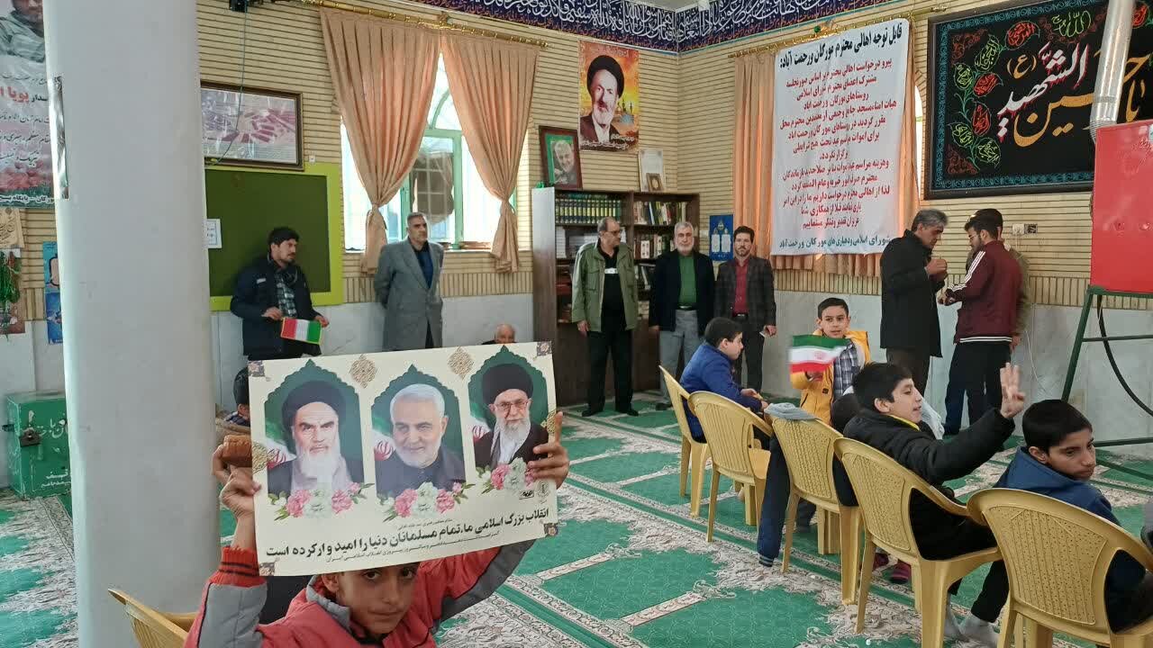 غبارروبی مزار شهدا و راهپیمایی پرشور ۲۲ بهمن در روستای مورکان شهرستان لنجان