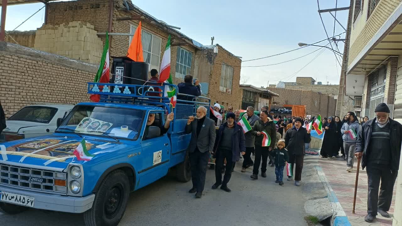 غبارروبی مزار شهدا و راهپیمایی پرشور ۲۲ بهمن در روستای مورکان شهرستان لنجان