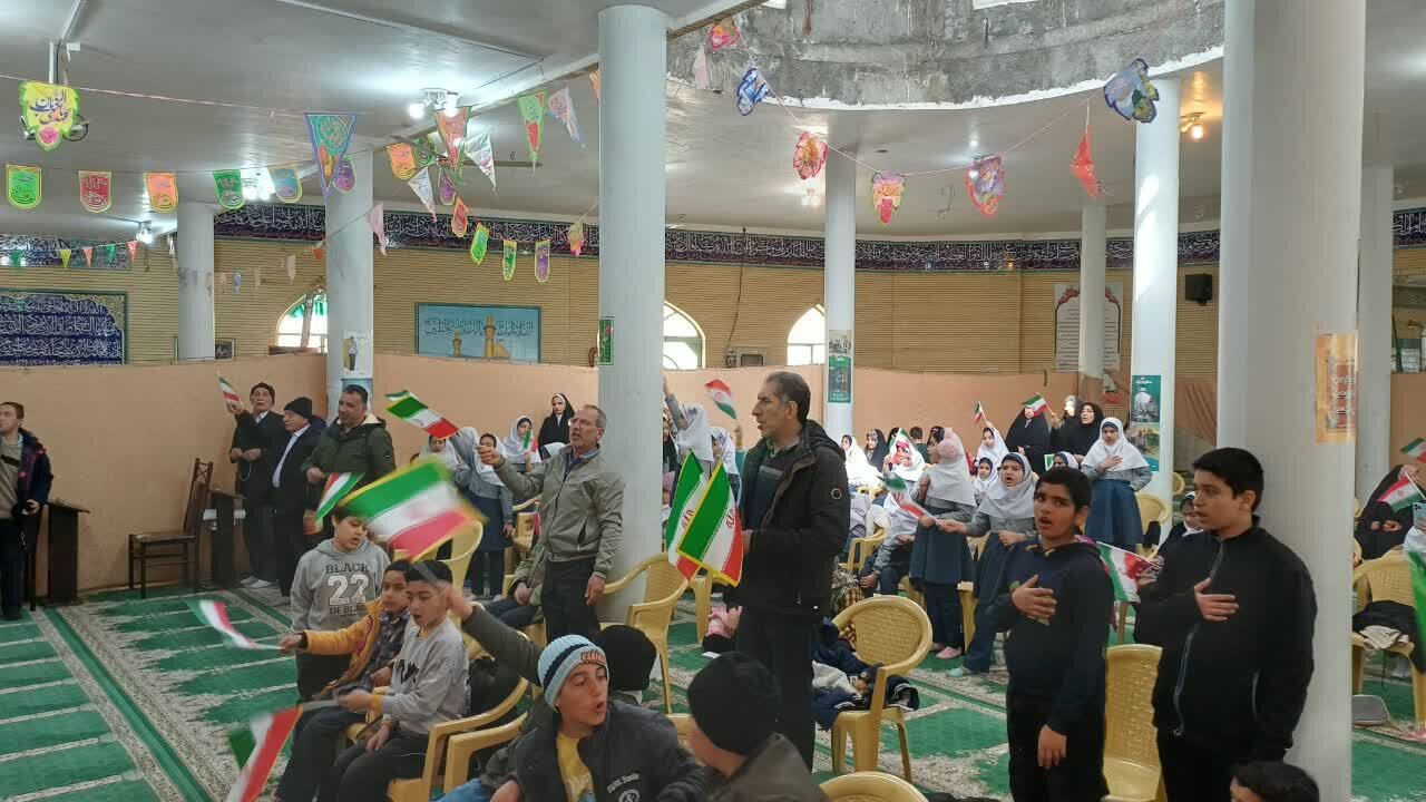 غبارروبی مزار شهدا و راهپیمایی پرشور ۲۲ بهمن در روستای مورکان شهرستان لنجان