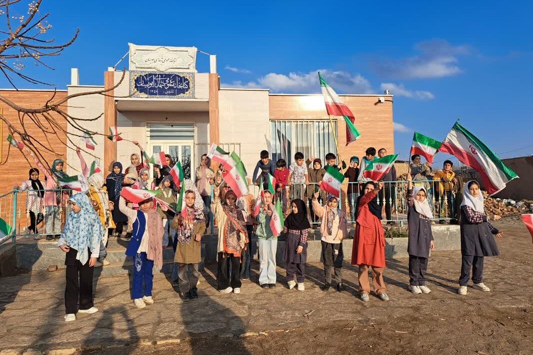 از حکایت سعدی تا پرچم ایران: برنامههای دههفجر در کتابخانههای بردسکن، گناباد و شهرستان جغتای