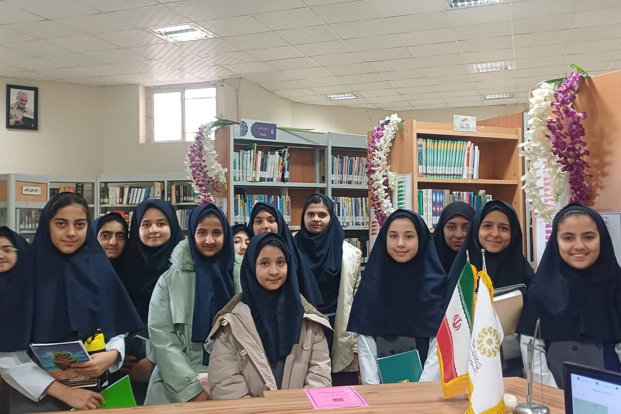 برنامههای فرهنگی دههفجر با حضور شهروندان در کتابخانههای عمومی شهرستان سرخس