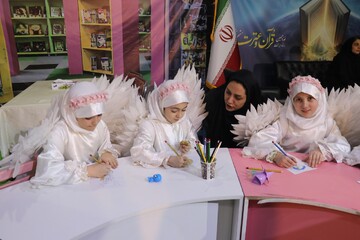 دومین روز غرفه اداره کل کتابخانه‌های عمومی استان خراسان رضوی در نمایشگاه قرآن و عترت مشهد مقدس