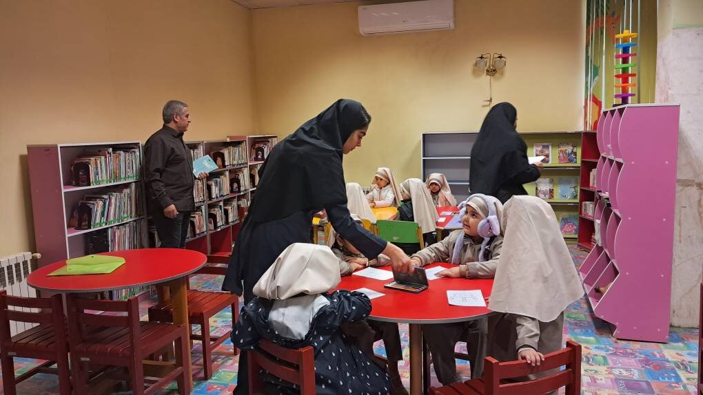 تجلی فجرآفرینی با اجرای سلسله نشست های فرهنگی در کتابخانه های شهرستان ری