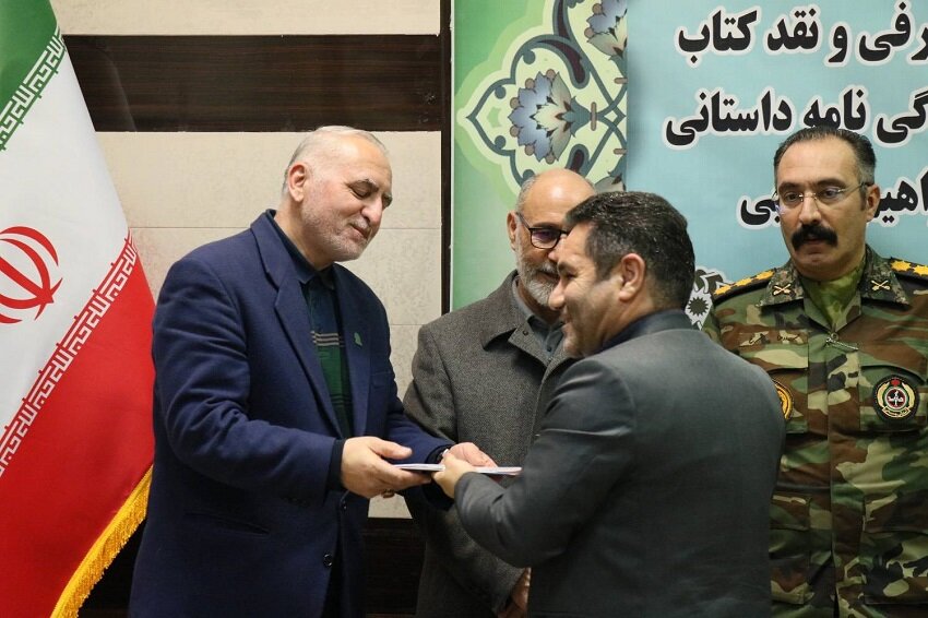 آیین رونمایی از کتاب «باغبان موصل» در اردبیل برگزار شد