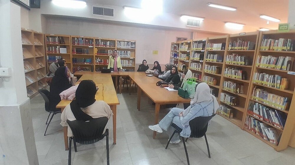 روایتگری انقلاب اسلامی در کتابخانههای عمومی اسلامشهر با اجرای برنامه های فرهنگی