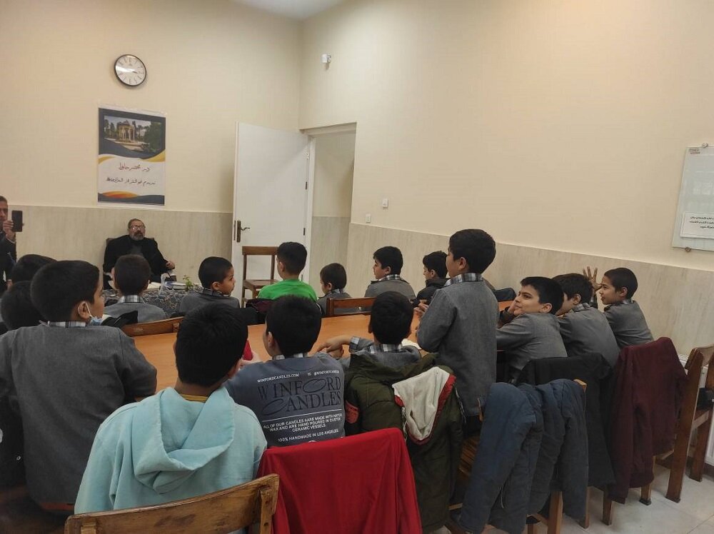 روایتگری انقلاب اسلامی در کتابخانههای عمومی اسلامشهر با اجرای برنامه های فرهنگی