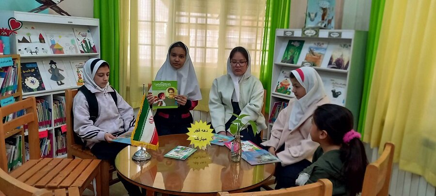 روایتگری انقلاب اسلامی در کتابخانههای عمومی اسلامشهر با اجرای برنامه های فرهنگی