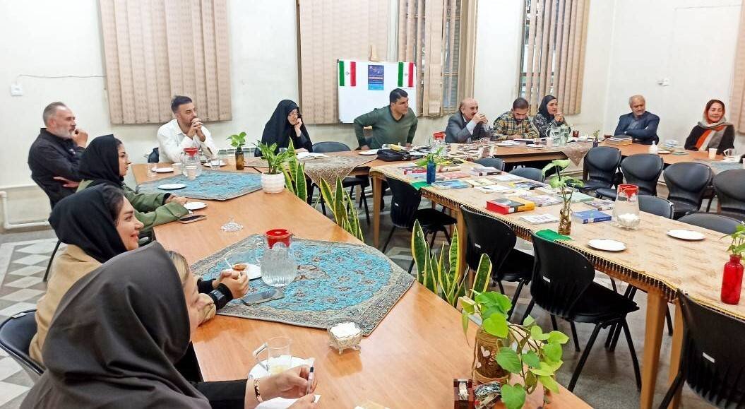 روایت انقلاب با کتاب در کتابخانه های عمومی ورامین