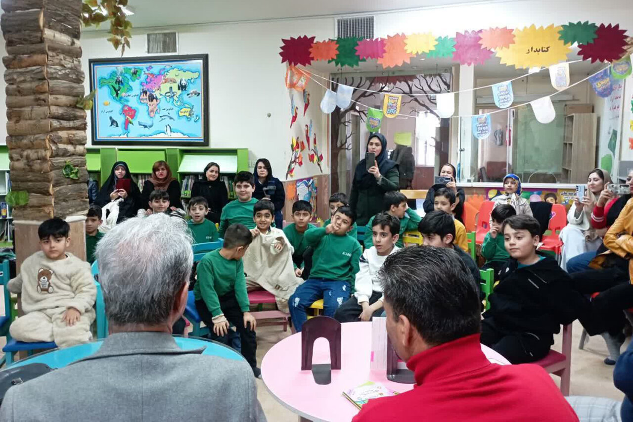 مصطفی رحماندوست مهمان کتابخانه سلمان ساوجی ساوه شد