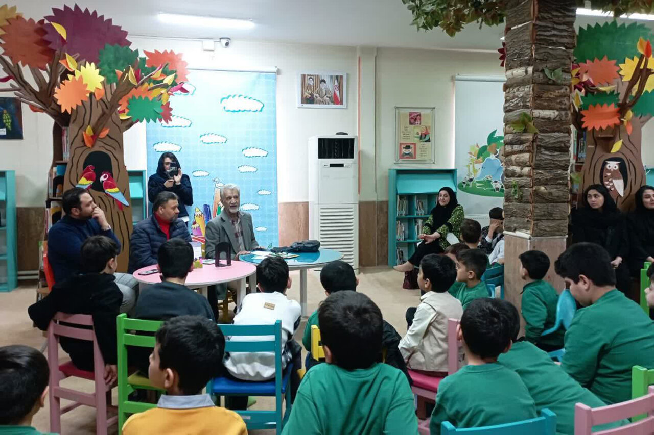 مصطفی رحماندوست مهمان کتابخانه سلمان ساوجی ساوه شد