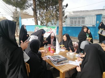 برپایی ایستگاه نقاشی و اهدای کتاب