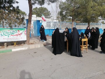 برپایی ایستگاه نقاشی و اهدای کتاب