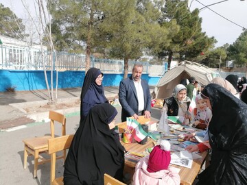 برپایی ایستگاه نقاشی و اهدای کتاب