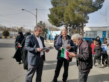 برپایی ایستگاه نقاشی و اهدای کتاب
