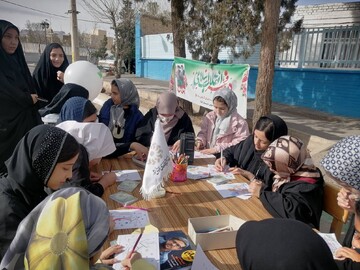 برپایی ایستگاه نقاشی و اهدای کتاب
