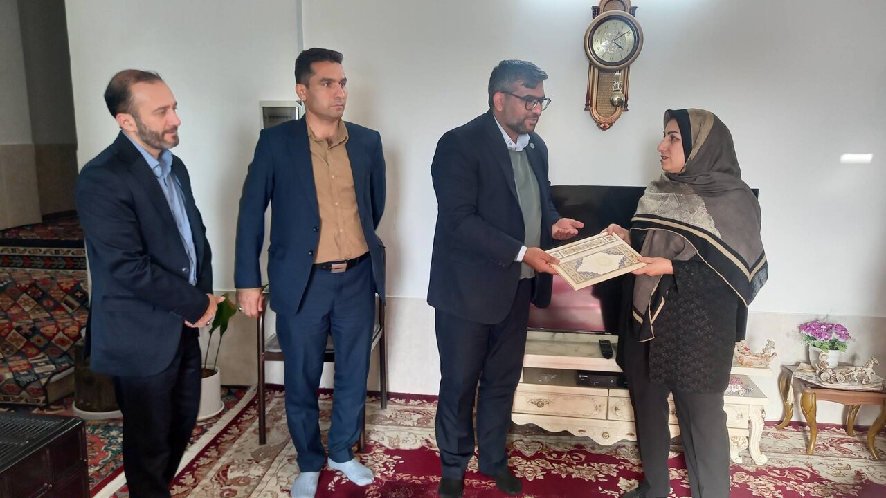 تجلیل از خدمات میترا نعمتی جهرمی، کتابدار پیشکسوت جهرم