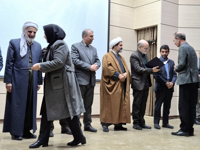تقدیر از ادارهکل کتابخانههای عمومی استان کردستان در حوزه ترویج فرهنگ اقامه نماز