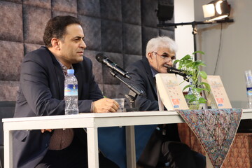 آیین رونمایی از کتاب «ندوشن» در یزد برگزار شد