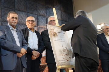 آیین رونمایی از کتاب «ندوشن» در یزد برگزار شد