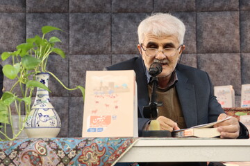آیین رونمایی از کتاب «ندوشن» در یزد برگزار شد