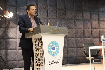 آیین رونمایی از کتاب «ندوشن» در یزد برگزار شد