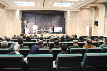 آیین رونمایی از کتاب «ندوشن» در یزد برگزار شد