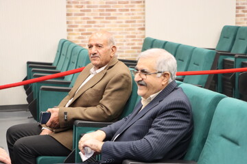 آیین رونمایی از کتاب «ندوشن» در یزد برگزار شد