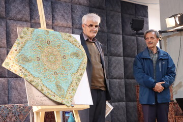 آیین رونمایی از کتاب «ندوشن» در یزد برگزار شد