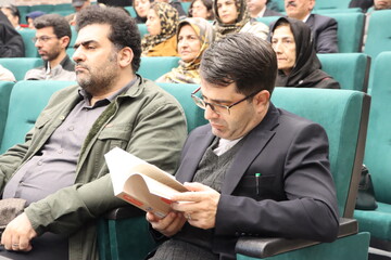 آیین رونمایی از کتاب «ندوشن» در یزد برگزار شد
