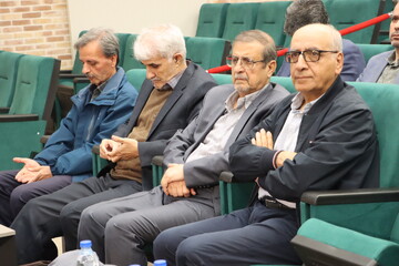آیین رونمایی از کتاب «ندوشن» در یزد برگزار شد
