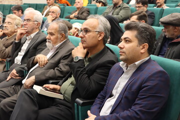 آیین رونمایی از کتاب «ندوشن» در یزد برگزار شد