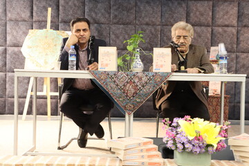 آیین رونمایی از کتاب «ندوشن» در یزد برگزار شد