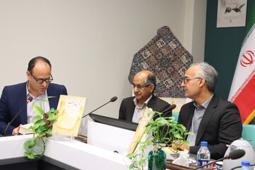 آیین رونمایی از کتاب " تاریخ وقف در شهرستان یزد" در کتابخانه مرکزی یزد برگزار شد