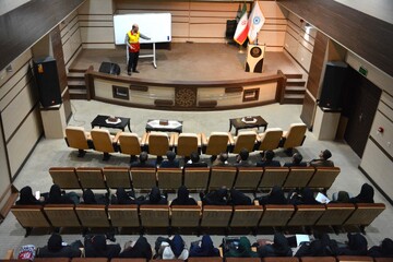 دوره آموزشی اطفای حریق با حضور کارکنان کتابخانه‌های عمومی استان کرمانشاه