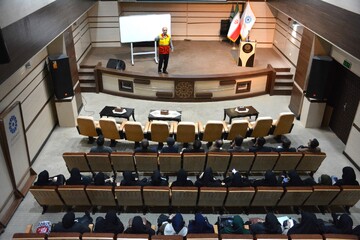 دوره آموزشی اطفای حریق با حضور کارکنان کتابخانه‌های عمومی استان کرمانشاه