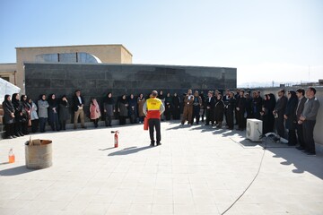 دوره آموزشی اطفای حریق با حضور کارکنان کتابخانه‌های عمومی استان کرمانشاه