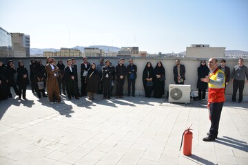 دوره آموزشی اطفای حریق با حضور کارکنان کتابخانه‌های عمومی استان کرمانشاه