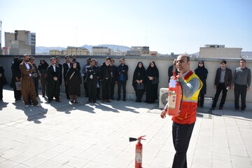 دوره آموزشی اطفای حریق با حضور کارکنان کتابخانه‌های عمومی استان کرمانشاه